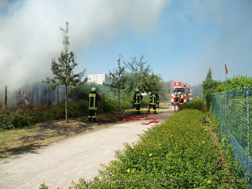 Gartenlaube in Vollbrand Koeln Poll Im Gremberger Waeldchen P022.JPG